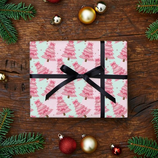 Roze kerstbomen versierd met strikken. cadeaupapier