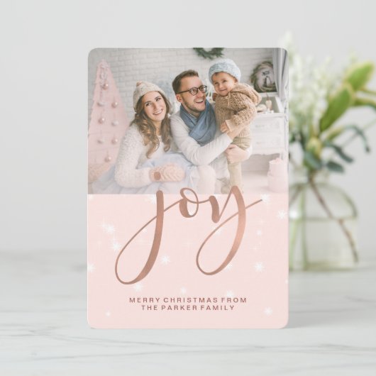 Roze kerstfeestvreugde met sneeuwvlokken en foto's feestdagenkaart (Staand voorkant)