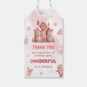 Roze kersthuis eerste verjaardag cadeaulabel (Voorkant)