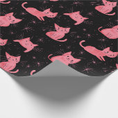 Roze kerstkatten op zwart cadeaupapier (Hoek)