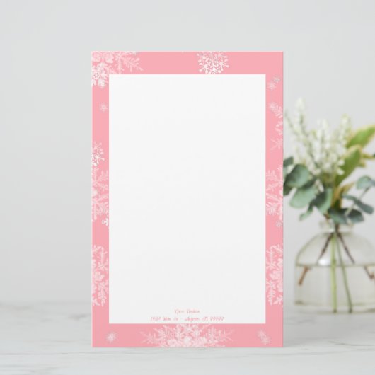 Roze Kerstmis Sneeuwvlokken gepersonaliseerd Briefpapier (Staand voorkant)