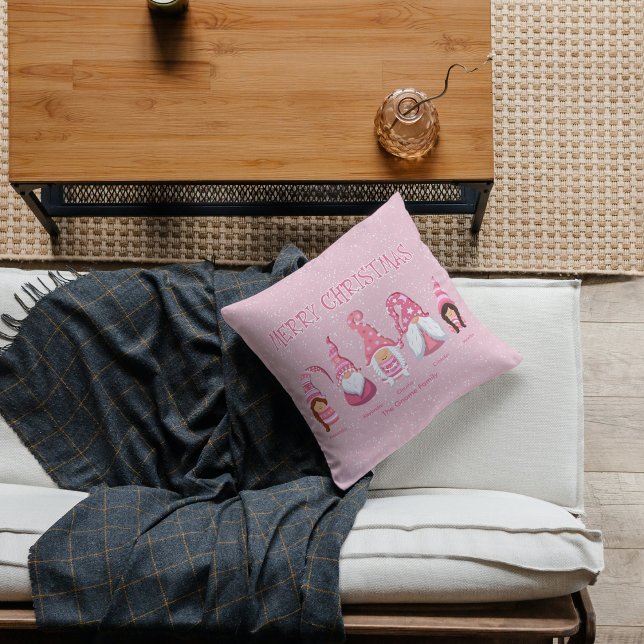 Roze Kerstmis Vijf Gnomen aangepaste Familie Kussen (Custom Pink Christmas Family Gnome Throw Pillow - Personalized, Festive, and Heartwarming.)