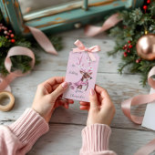 Roze kerstretro rendier naar van cadeaulabel