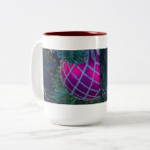 Roze kerstversiering tweekleurige koffiemok (Voorkant links)