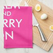 Roze keukenhanddoek | Blijf kalm en ga verder (Quarter Fold)