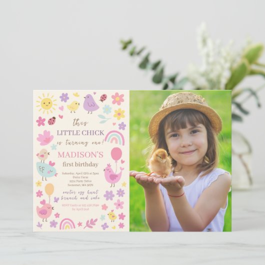 Roze kip 1e verjaardagsfeest foto uitnodiging (Staand voorkant)
