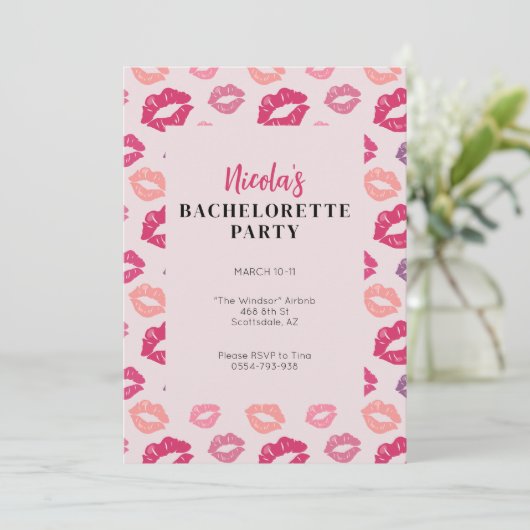 Roze Kiss Lippen Bachelorette Party Uitnodiging (Staand voorkant)