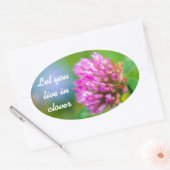 Roze klaverbloem ovale sticker (Envelop)