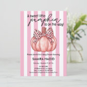 Roze kleine pompoen Het is een Girl Autumn Baby sh Kaart (Staand voorkant)