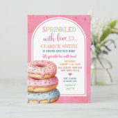 Roze Kleurrijke Roze Donuts Gestrooid met Liefde Kaart (Staand voorkant)