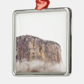 Roze klif stijgend boven wolken metalen ornament (Links)