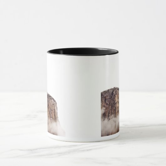 Roze klif stijgend boven wolken mok (Midden)