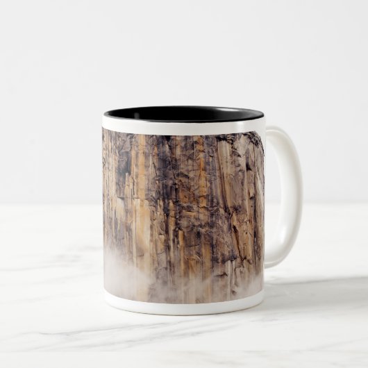 Roze klif stijgend boven wolken tweekleurige koffiemok (Voorkant rechts)