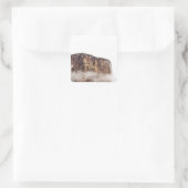 Roze klif stijgend boven wolken vierkante sticker (Tas)