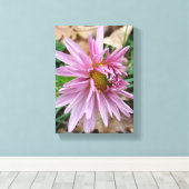 Roze knipoot! canvas afdruk (Insitu (Houten vloer))