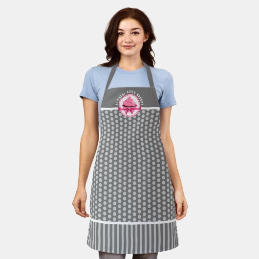 Roze koekje met gebogen tekst Grijze poka Dot bakk Schort (Gedragen)