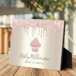 Roze koekjes Glitter Drivers Bakkerij Chef Gold Fotoplaat<br><div class="desc">Cadeau uw beste zelf aan uw klanten, met deze elegante, geavanceerde, eenvoudige, en moderne douanenaam easel backplaque. Een dunne, roos goudcakaart, glitterdruppels en donkergrijze handgeschreven typografie bedekken een faux metallic goudbolombre achtergrond. Pas uw volledige naam en/of bedrijf aan. Verkrijgbaar in drie formaten: 5"x7", 8"x10" en 5, 25"x5.25". Maakt een chic,...</div>
