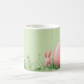 Roze konijn en paasei in bloemenweide koffiemok (Center)