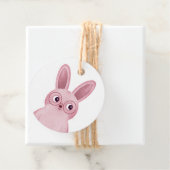 Roze konijn met bril label voor verjaardagsfeestje (In situ)