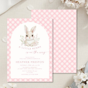 Roze Konijn met Geruite Boog Baby Shower Kaart