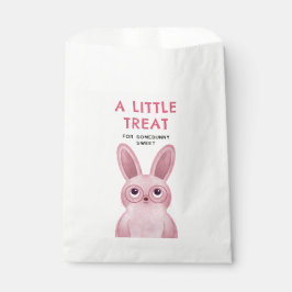 Roze konijn met glazen verjaardagsfeestje voor mei bedankzakje