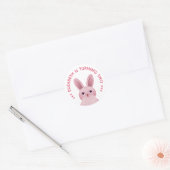 Roze konijn verjaardag ronde sticker (Envelop)