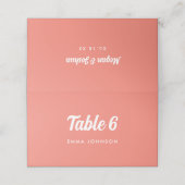 Roze Koraal Minimalistische Script Trouw Plaatskaartje (Buitenkant ongevouwen)