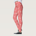Roze koraal rood flamingo naadloos patroon leggings<br><div class="desc">Roze flamingo vogel op subtiele rode koraalstippen achtergrondontwerp.</div>