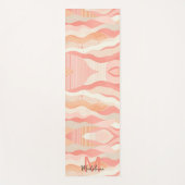 Roze koraal strepen golven patroon naam monogram yogamat (Voorkant)
