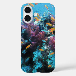 Roze koraalonderwaterscène iPhone 16 hoesje