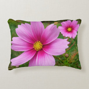 Roze kosmos bloemen accent kussen