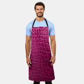 Roze krokodille huidtextuur schort (Gedragen)