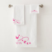 Roze kroon en wervelingen monogram bad handdoek (Insitu)