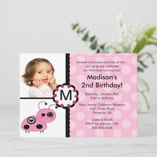 Roze Ladybug Foto Birthday Invitation Kaart (Staand voorkant)
