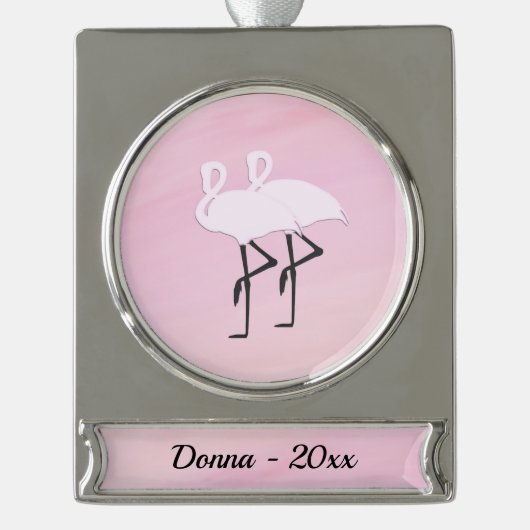 Roze lamingos met naam en datum verzilverd banner ornament (Voorkant)