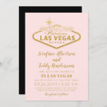 Roze Las Vegas Fabulous Destination Wedding Kaart<br><div class="desc">Las Vegas Wedding Invitation met het beroemde geweldige welkomstbord in elegant faux gold folie effect op een gemuteerde, lichtroze achtergrond, ontworpen voor een bestemmingsbruiloft door optionele reis- en verblijfgegevens op de achterkant op te nemen, waardoor dit een betaalbaar en chic casino hotel of Vegas chapel bruiloft is. Maak het met...</div>