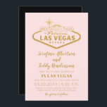 Roze Las Vegas Fabulous Destination Wedding Kaart<br><div class="desc">Las Vegas Wedding Invitation met het beroemde geweldige welkomstbord in elegant faux gold folie effect op een gemuteerde, lichtroze achtergrond, ontworpen voor een bestemmingsbruiloft door optionele reis- en verblijfgegevens op de achterkant op te nemen, waardoor dit een betaalbaar en chic casino hotel of Vegas chapel bruiloft is. Maak het met...</div>