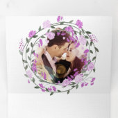 Roze lavendel en paarse pioenrozen bloemige bruilo drieluik uitnodiging (Binnenzijde eerst)