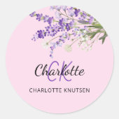 Roze lavendelbloemen met monogram ronde sticker (Voorkant)