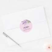 Roze lavendelbloemen met monogram ronde sticker (Envelop)