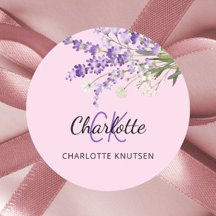 Roze lavendelbloemen met monogram  ronde sticker