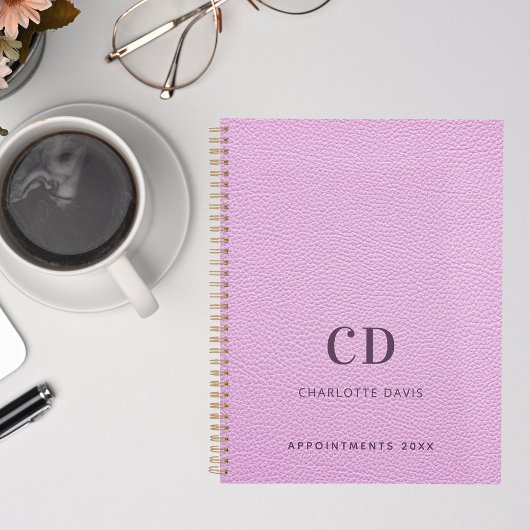 Roze lederen monogram initialen 2026 planner