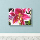 Roze lelie roze bloemenroze bloem tropische bloem canvas afdruk (Insitu (Houten vloer))