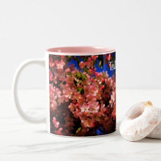Roze lentesbloesems Floral Art gepersonaliseerd Tweekleurige Koffiemok (Met donut)