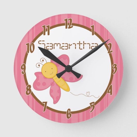 Roze lentetter Butterfly Personalized Clock Ronde Klok (Voorkant)