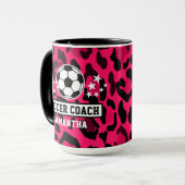 Roze Leopard Print Voetbal coach naam Mok (Voorkant links)