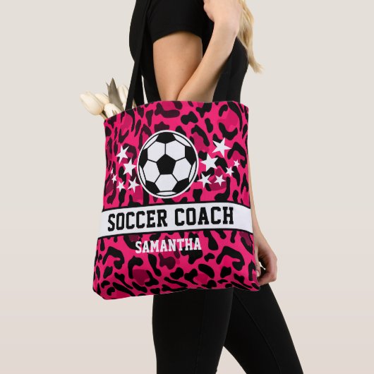 Roze Leopard Print Voetbal coach naam Tote Bag (Dichtbij)