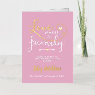 Roze Liefde Maakt Een Familie Adoptieaankondiging Folie Wenskaart