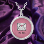 roze liefdesnotitiehart zilver vergulden ketting<br><div class="desc">Roze en grijze liefde noteren hartenvelop met LOVE NOTE in moderne letters.</div>