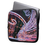 Roze lijnen laptop sleeve (Voorkant Links)